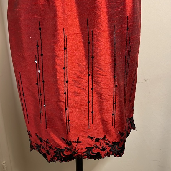 💕Beautiful Red Festive Holiday Dress with Beautiful Black Embroidery & Sequins - Picture 11 of 15